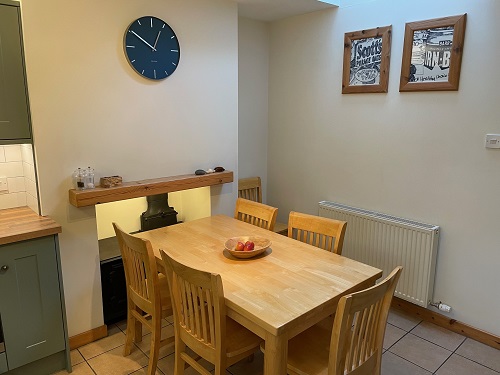 Fully-fitted kitchen