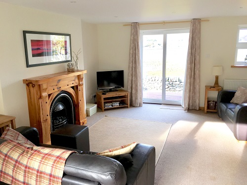 Spacious living room